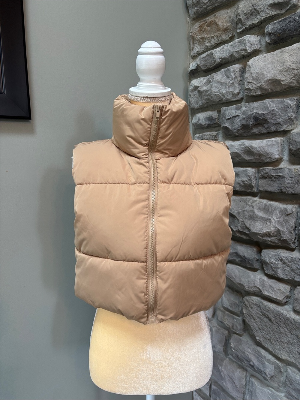 Women's Cropped Puffer Vest - Caramel, M